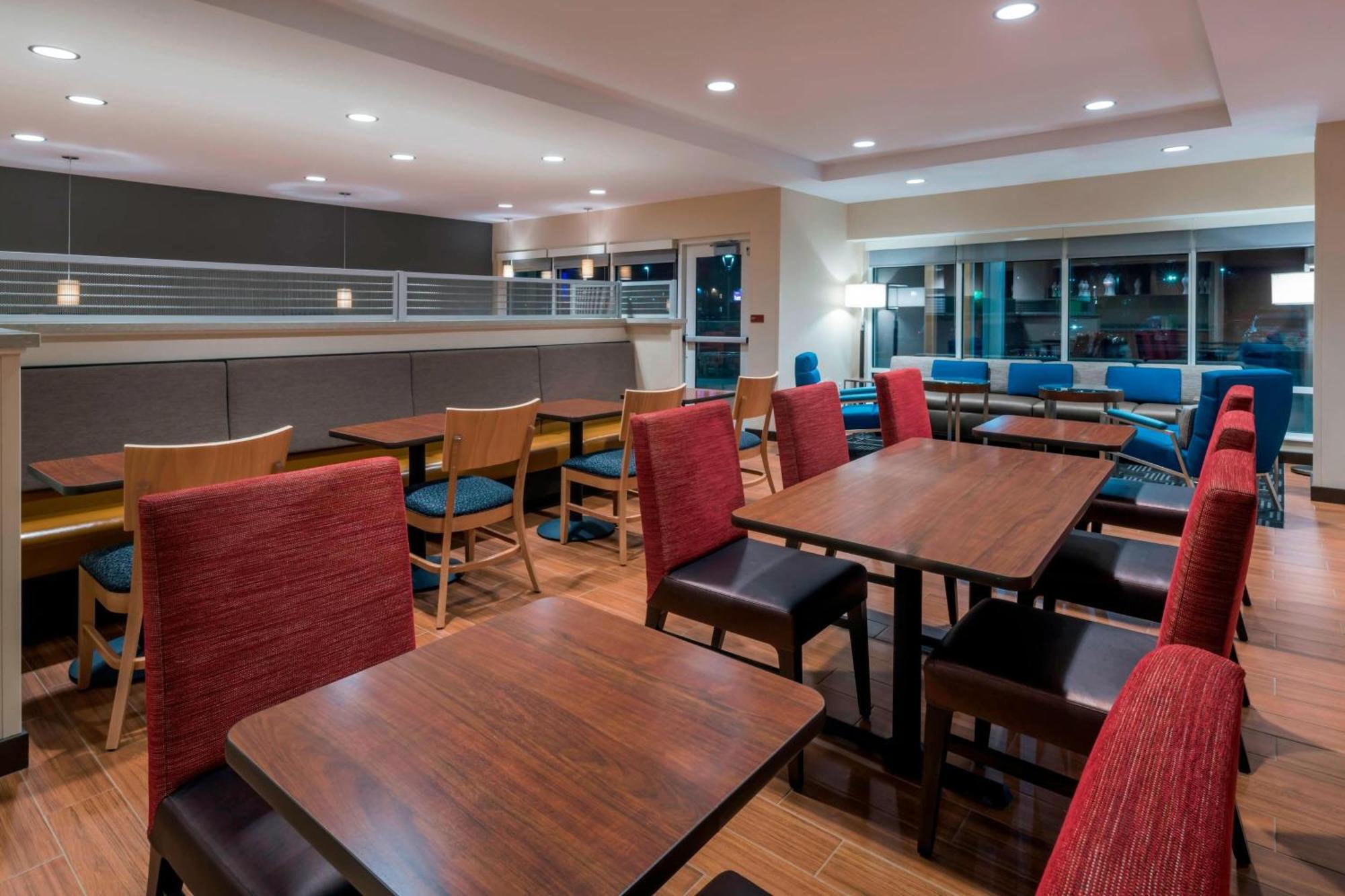 Towneplace Suites By Marriott Hays Exterior photo